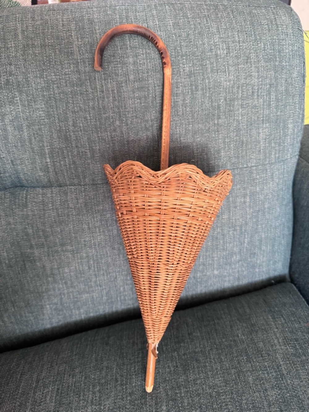 Vintage 50s wicker parasol basket /handbag